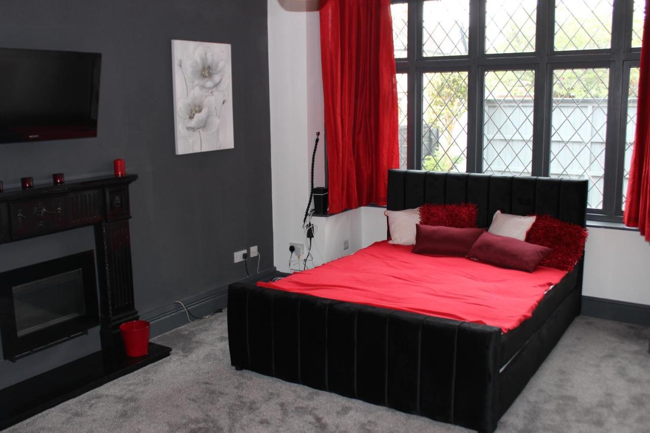Modern Spacious House - Sleeps 16, Free Parking, Sun Terrace นานีทัน ภายนอก รูปภาพ