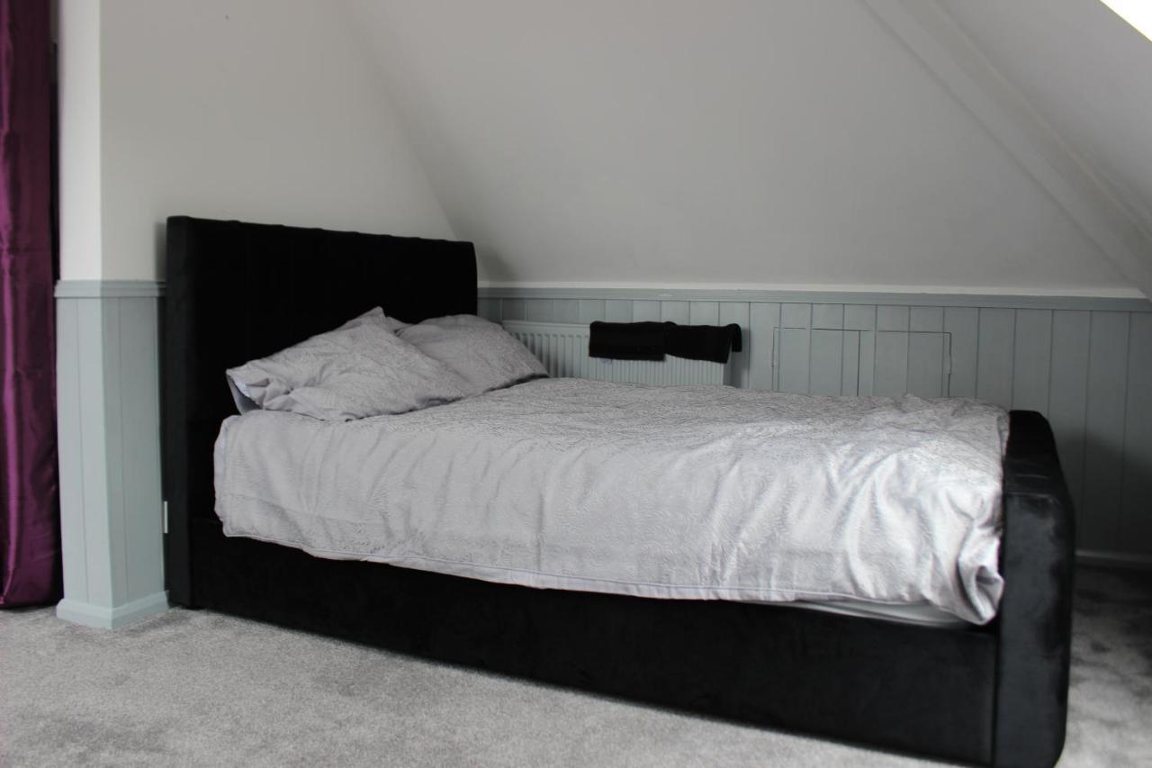 Modern Spacious House - Sleeps 16, Free Parking, Sun Terrace นานีทัน ภายนอก รูปภาพ