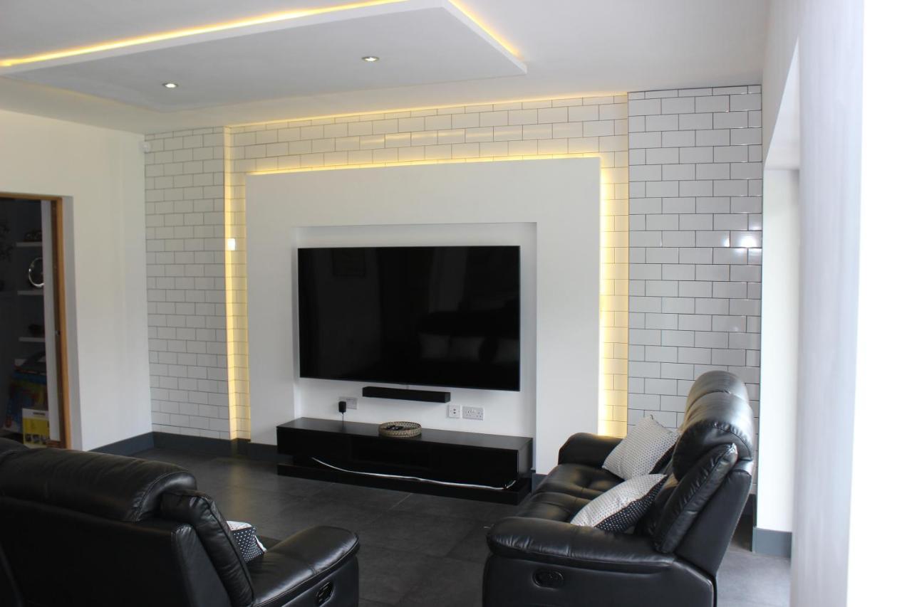 Modern Spacious House - Sleeps 16, Free Parking, Sun Terrace นานีทัน ภายนอก รูปภาพ