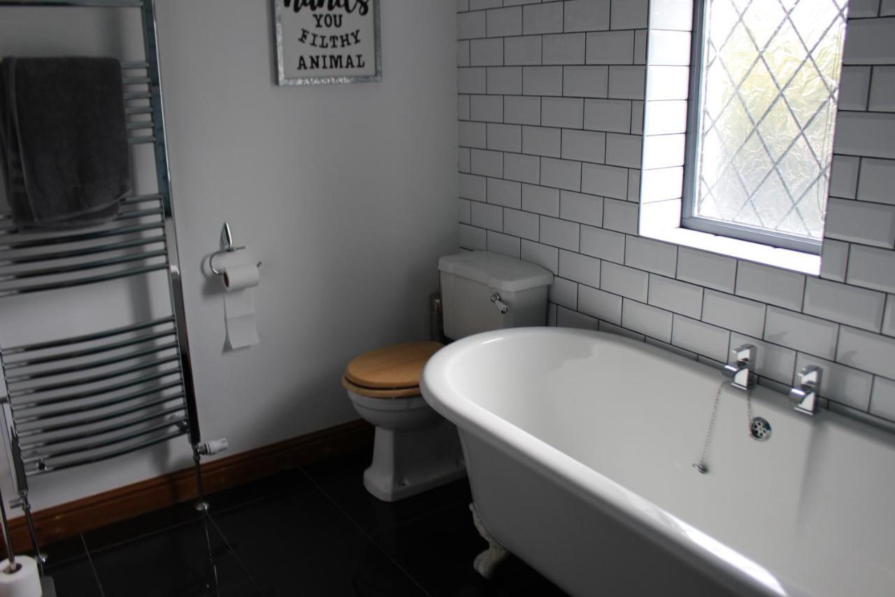 Modern Spacious House - Sleeps 16, Free Parking, Sun Terrace นานีทัน ภายนอก รูปภาพ