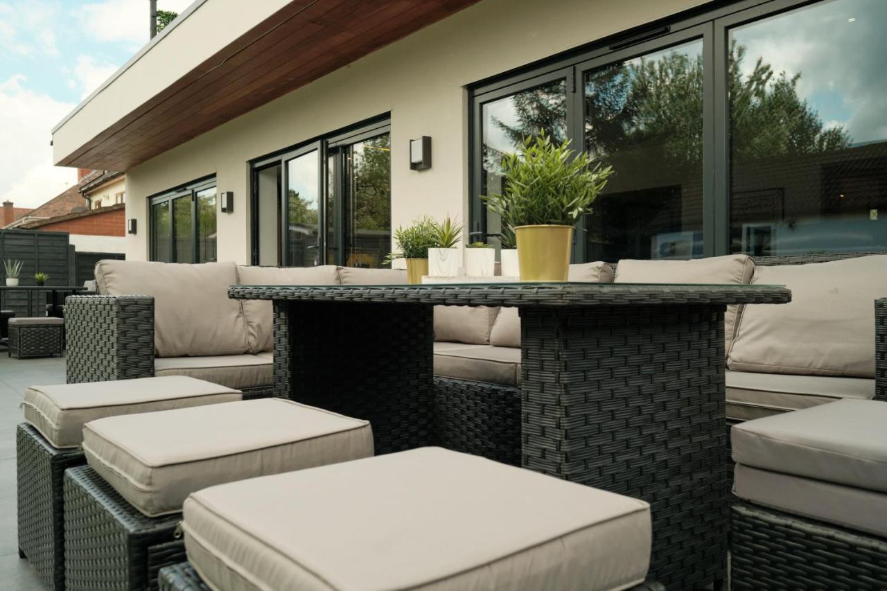 Modern Spacious House - Sleeps 16, Free Parking, Sun Terrace นานีทัน ภายนอก รูปภาพ