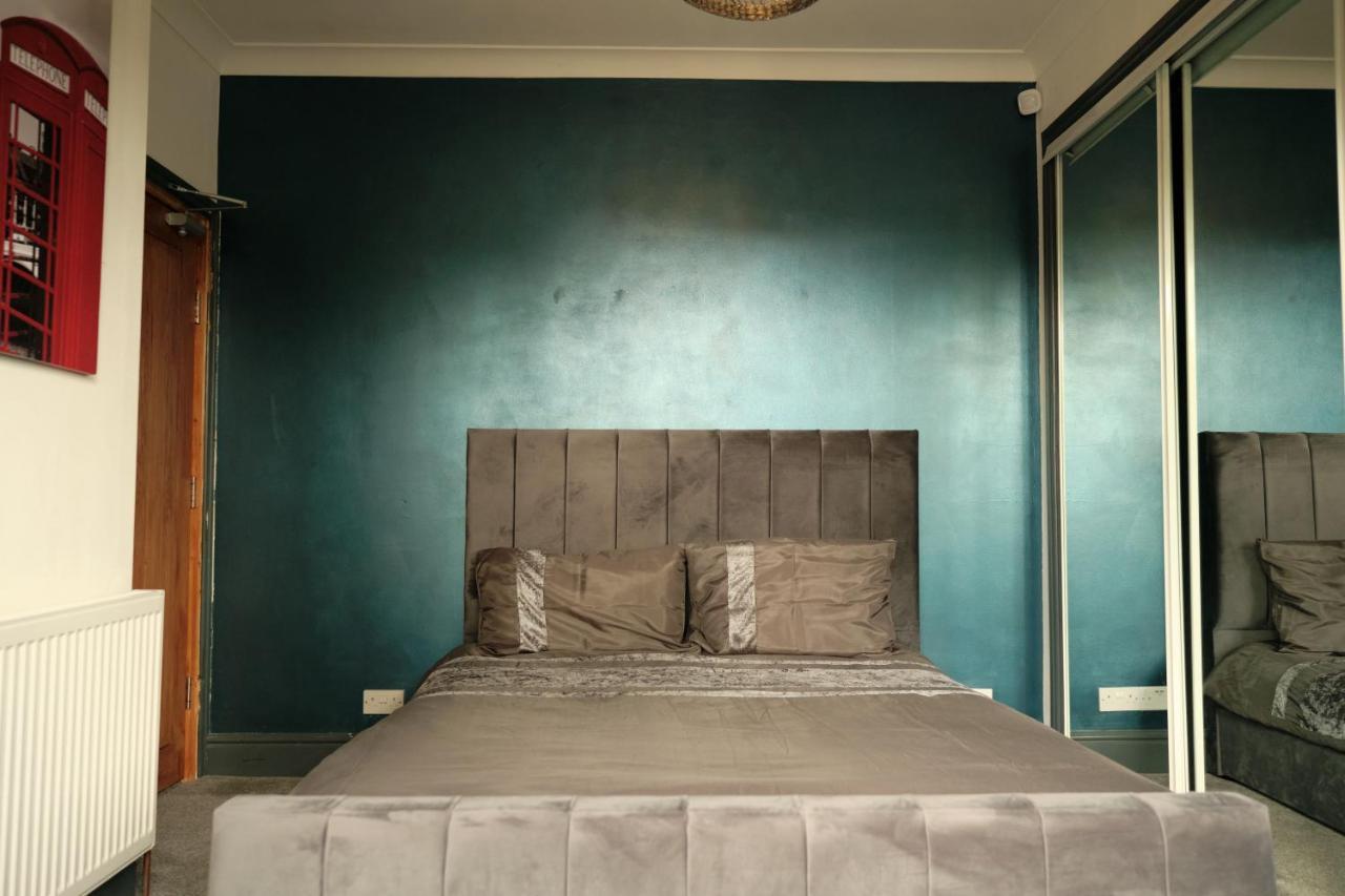 Modern Spacious House - Sleeps 16, Free Parking, Sun Terrace นานีทัน ภายนอก รูปภาพ