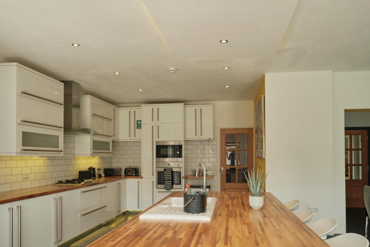 Modern Spacious House - Sleeps 16, Free Parking, Sun Terrace นานีทัน ภายนอก รูปภาพ