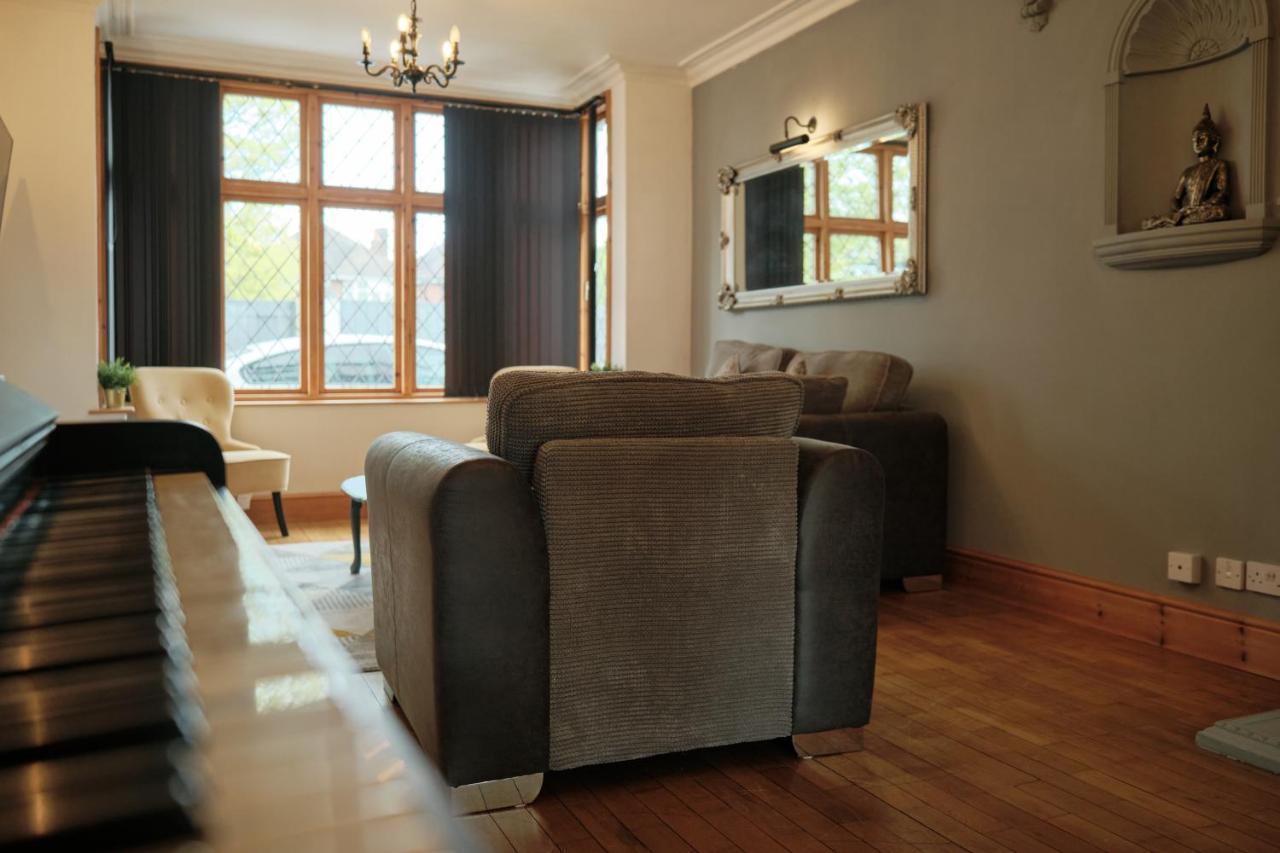 Modern Spacious House - Sleeps 16, Free Parking, Sun Terrace นานีทัน ภายนอก รูปภาพ