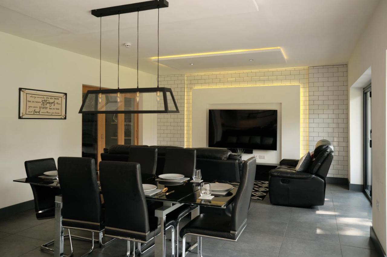 Modern Spacious House - Sleeps 16, Free Parking, Sun Terrace นานีทัน ภายนอก รูปภาพ