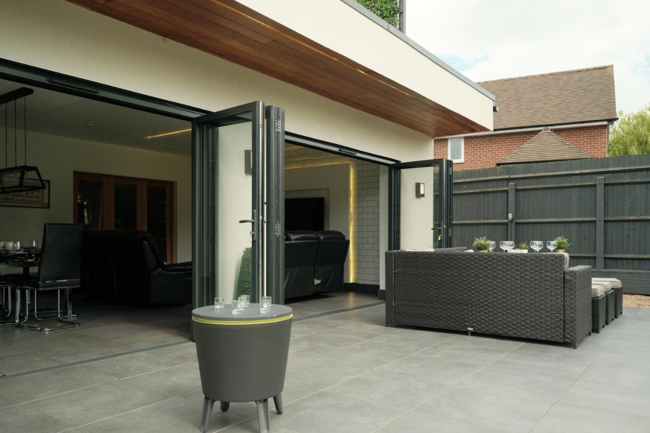 Modern Spacious House - Sleeps 16, Free Parking, Sun Terrace นานีทัน ภายนอก รูปภาพ