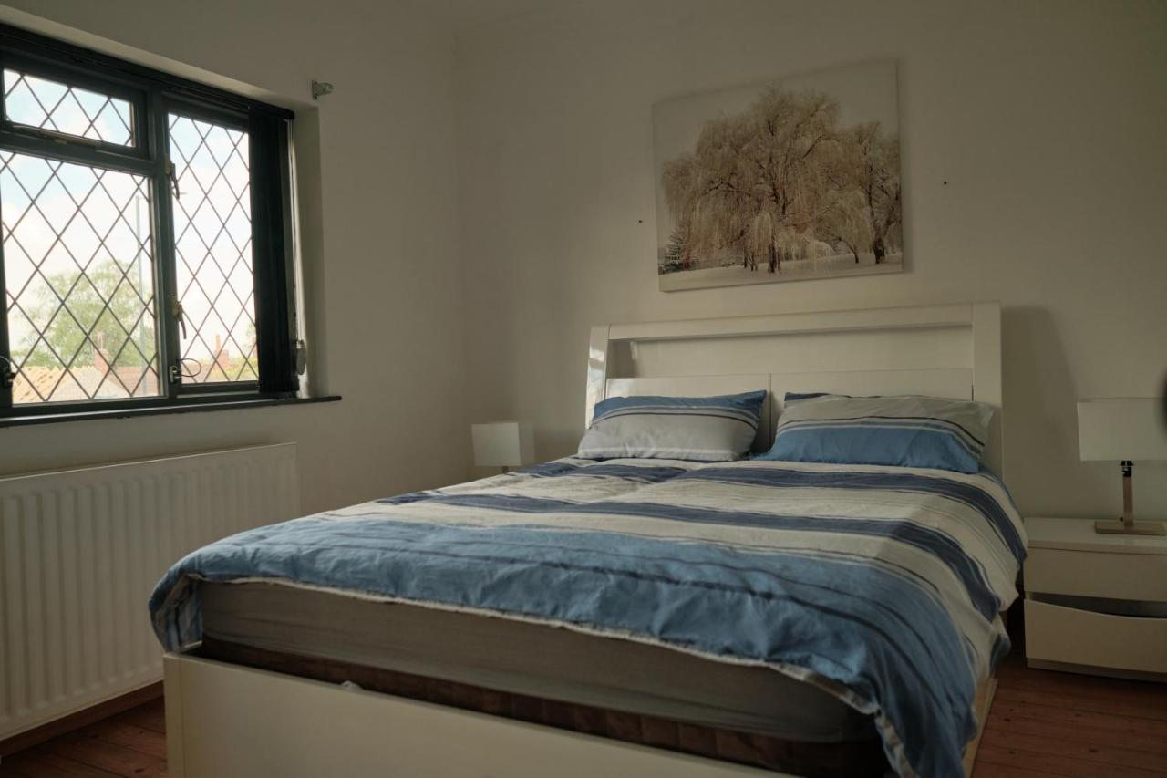 Modern Spacious House - Sleeps 16, Free Parking, Sun Terrace นานีทัน ภายนอก รูปภาพ
